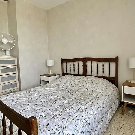 Lägenhet 2 Pieces, Balcon, Proche Et Commerces, Quartier Calme - - Fr-1-225-685 *
