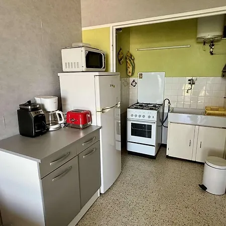 2 Pieces, Balcon, Proche Et Commerces, Quartier Calme - - Fr-1-225-685 *