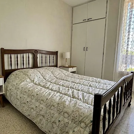 2 Pieces, Balcon, Proche Et Commerces, Quartier Calme - - Fr-1-225-685 Lägenhet *